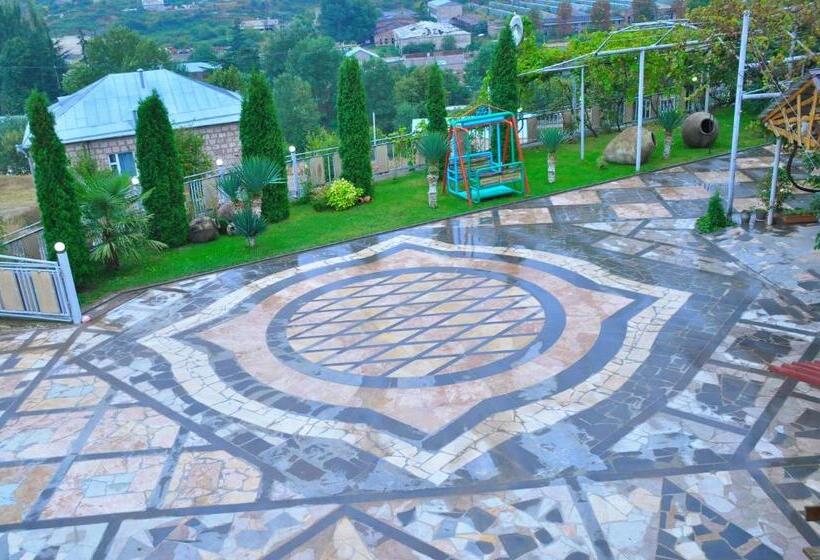 تختخواب و صبحانه Kamar Hotel Ijevan