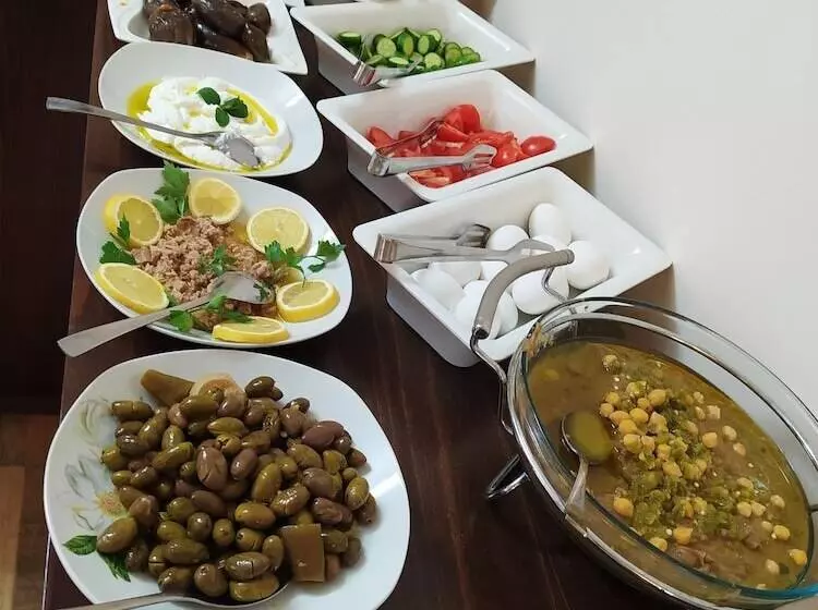تختخواب و صبحانه Orient