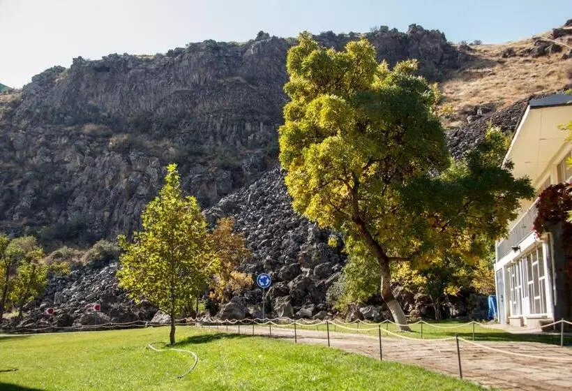 هتل Arzni Health Resort