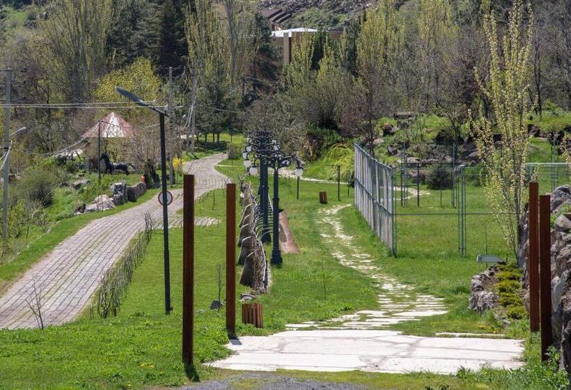 בית מלון כפרי Arzni Health Resort