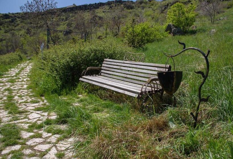 בית מלון כפרי Arzni Health Resort