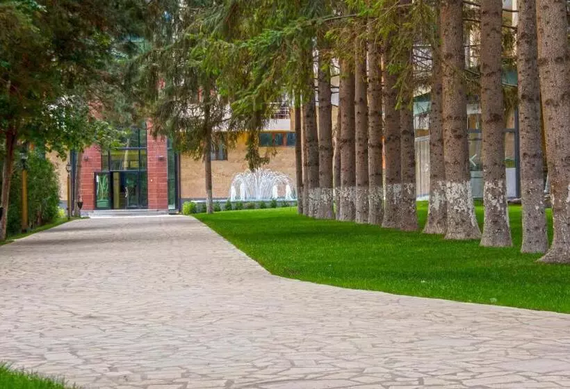 هتل Arzni Health Resort