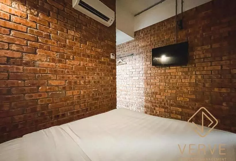 Hotel Brick Box