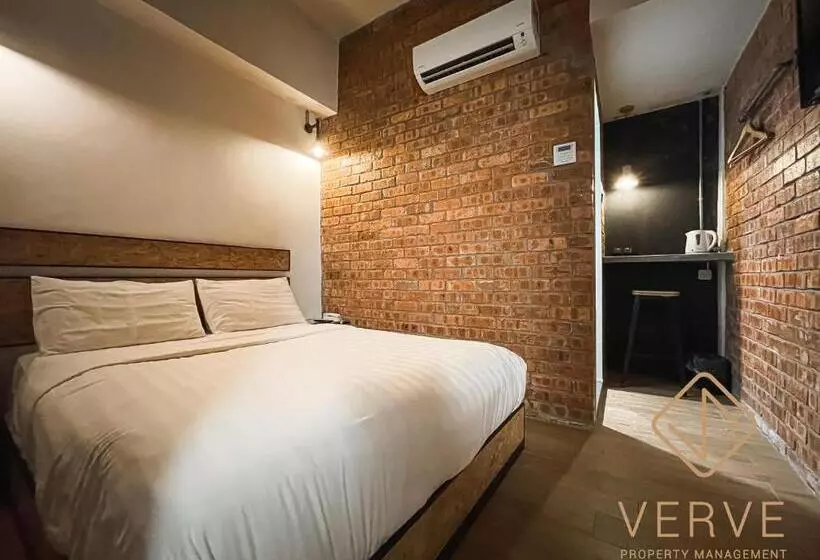 Hotel Brick Box