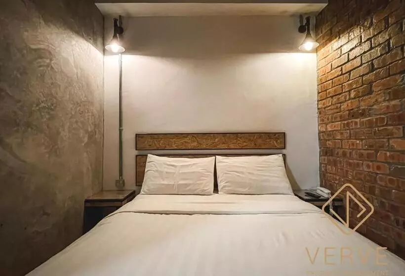 Hotel Brick Box