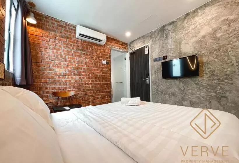 Hotel Brick Box