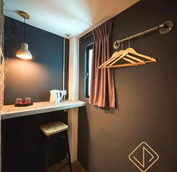 Hotel Brick Box