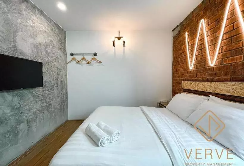 Hotel Brick Box
