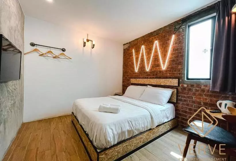Hotel Brick Box