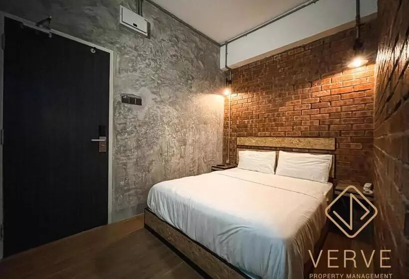 Hotel Brick Box