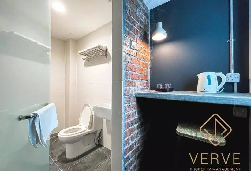 Hotel Brick Box