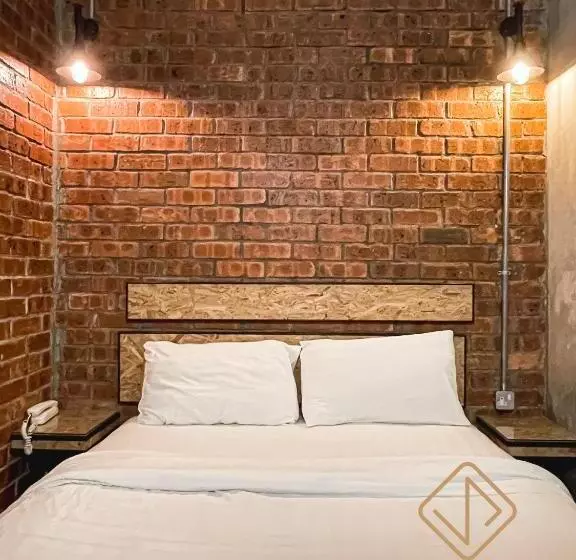 Hotel Brick Box