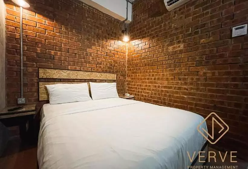 Hotel Brick Box