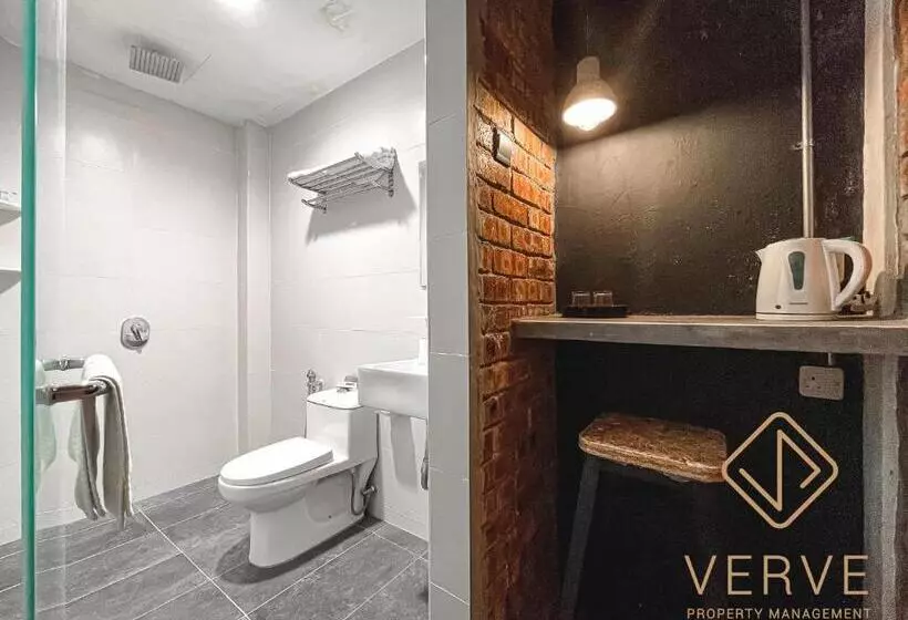 Hotel Brick Box