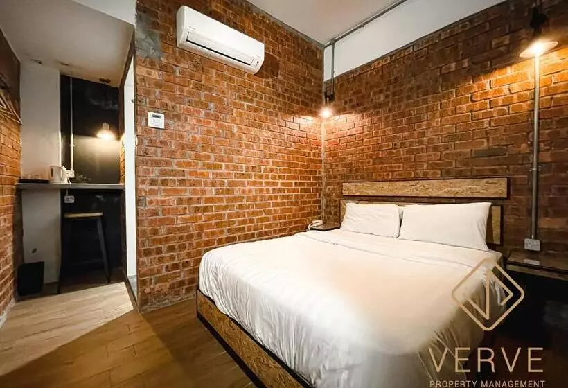 Hotel Brick Box
