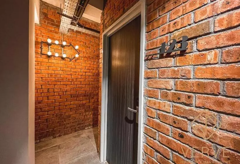 Hotel Brick Box