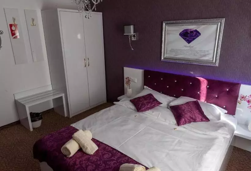 ホテル Golden Rooms