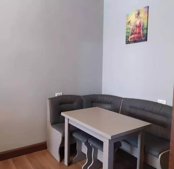 هتل Merlani S House