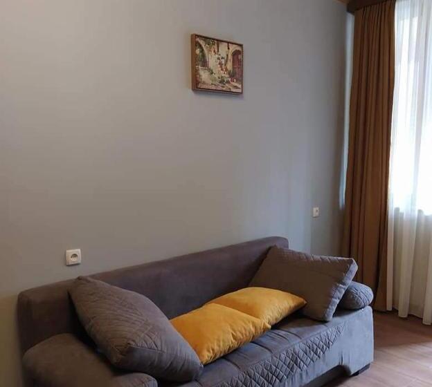 هتل Merlani S House