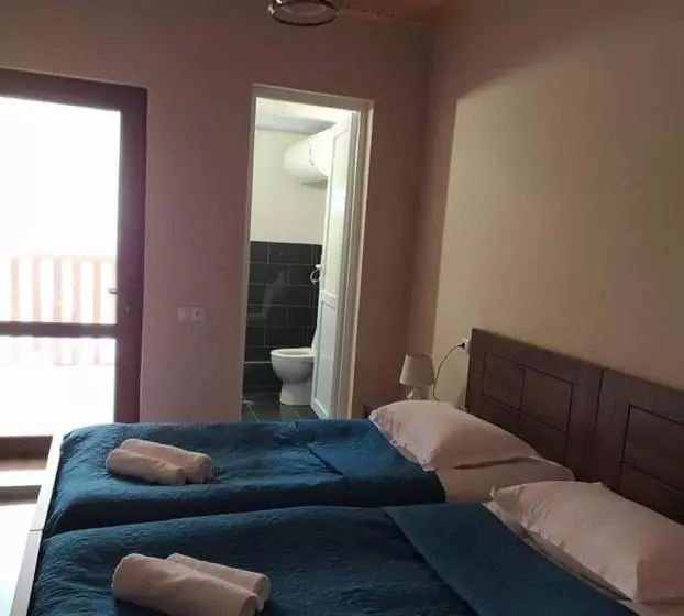 هتل Merlani S House