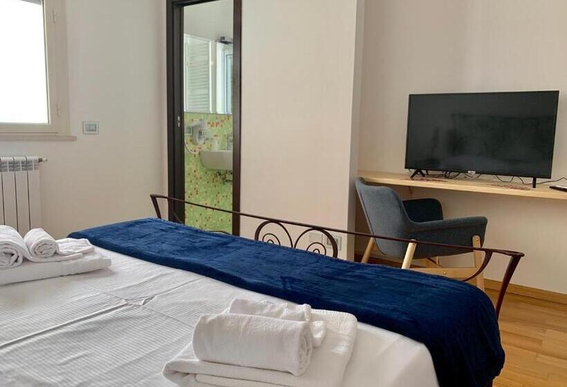 پانسیون Searooms Stanze A Mare