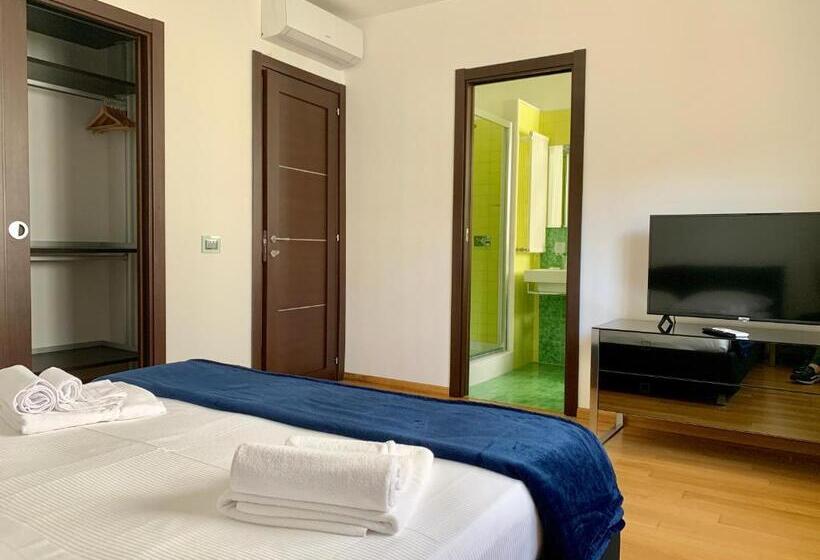 پانسیون Searooms Stanze A Mare