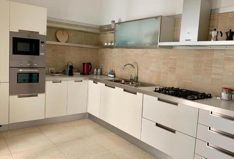 پانسیون Searooms Stanze A Mare