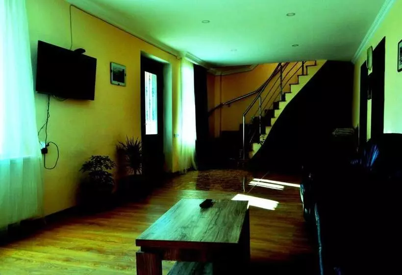 پانسیون Guest House Qubi