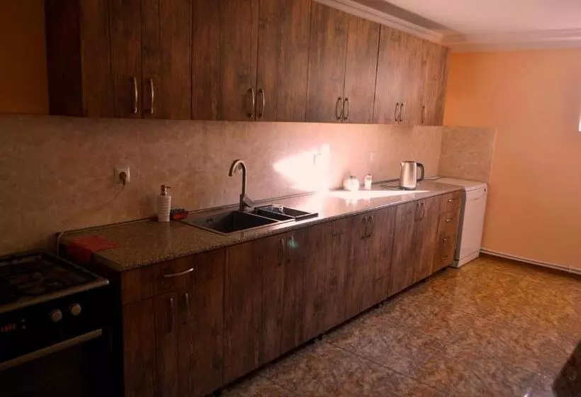 پانسیون Guest House Qubi