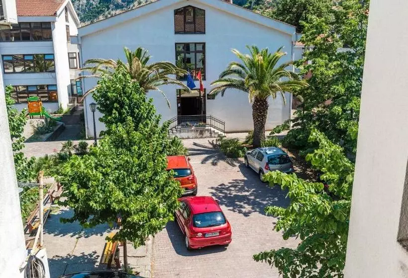 پانسیون Guesthouse Lovćen