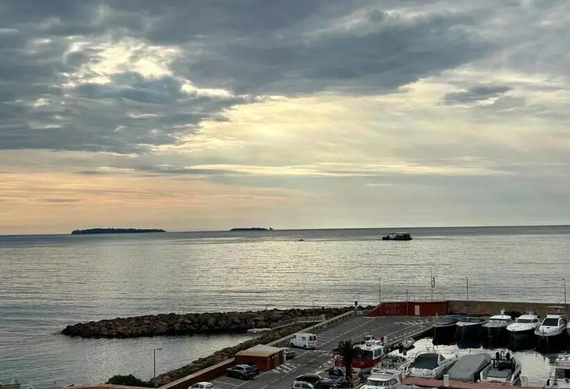 Hotelli Riviera Beach