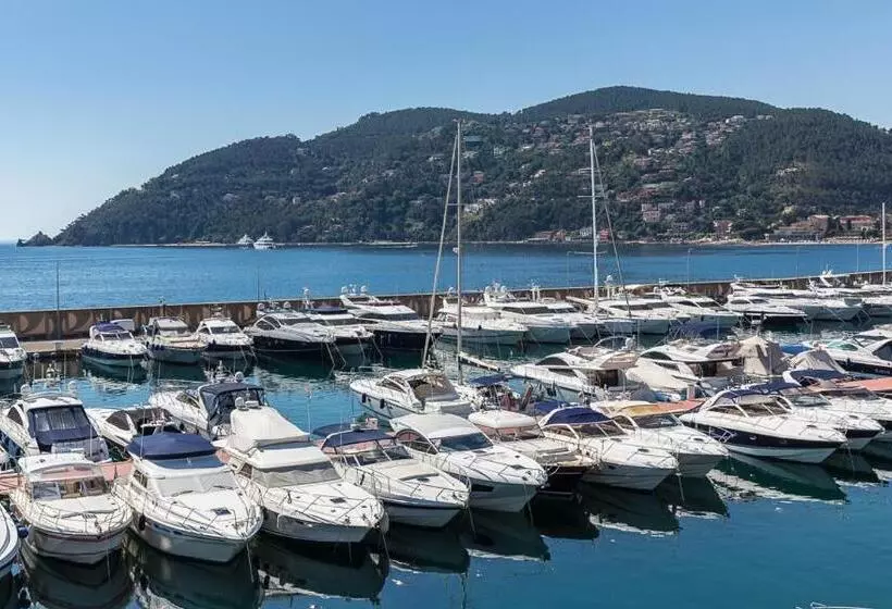 Hotelli Riviera Beach