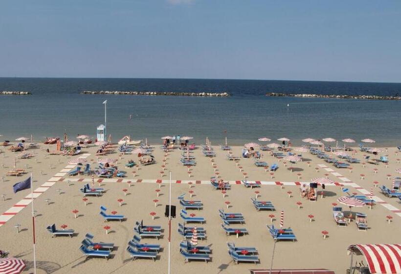 Отель Touring Spiaggia