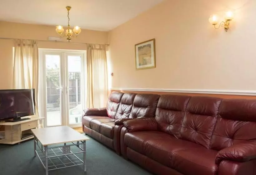 Majatalo Southend Guest House   Close To Beach, Train Station & Southend Airport