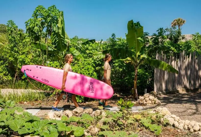 Hotelli El Encuentro Surf Lodge