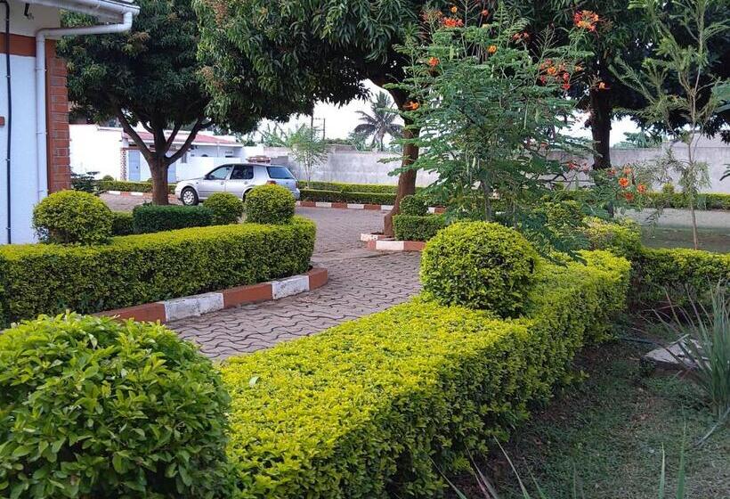 تختخواب و صبحانه Lucia Villas Mbale