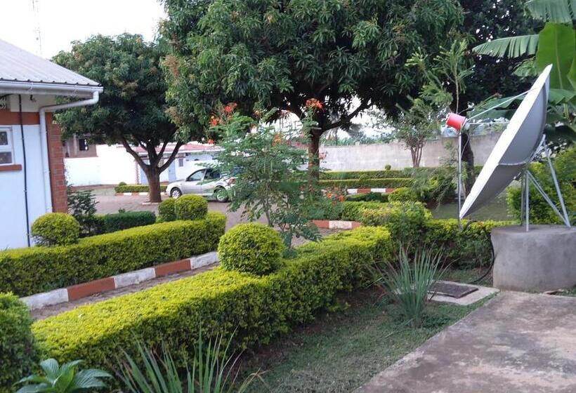 تختخواب و صبحانه Lucia Villas Mbale