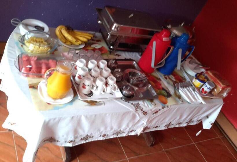 تختخواب و صبحانه Lucia Villas Mbale