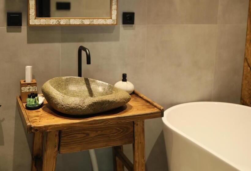 مبيت وإفطار Toon Armeni Guest House