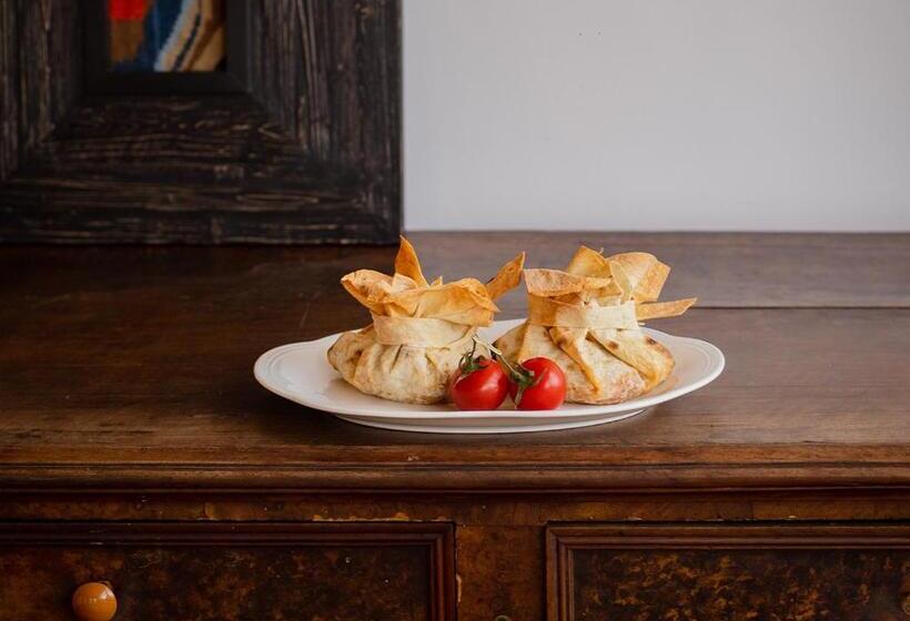 مبيت وإفطار Toon Armeni Guest House