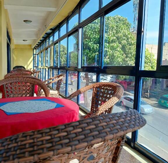 هتل Meru Paramount