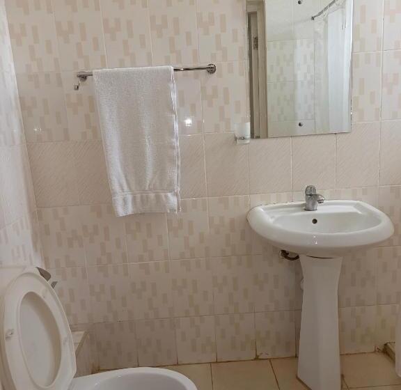 هتل Meru Paramount