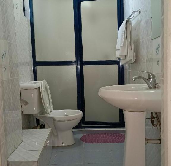 هتل Meru Paramount