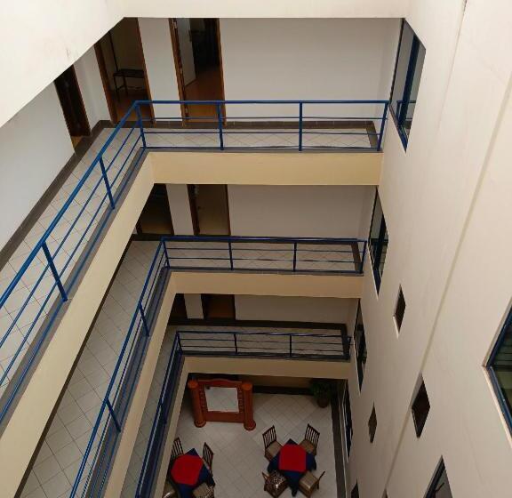 هتل Meru Paramount