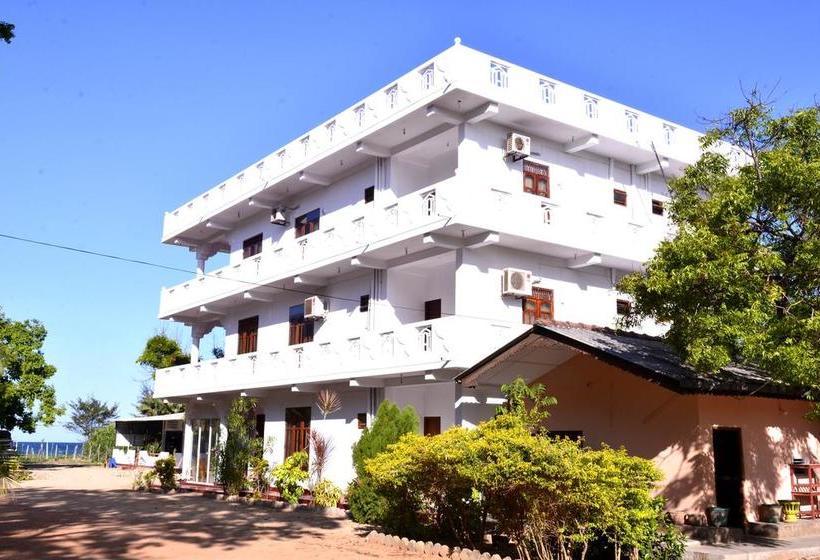 בית מלון כפרי Pigeon Island Beach