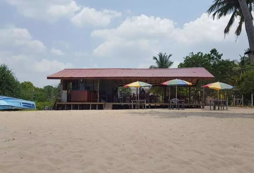 هتل Pigeon Island Beach