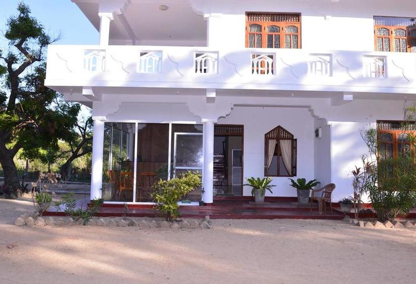 בית מלון כפרי Pigeon Island Beach