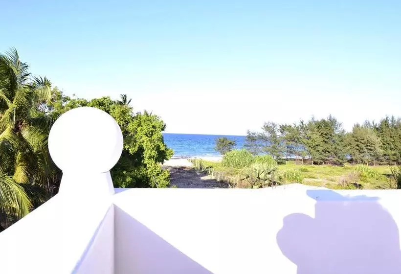 هتل Pigeon Island Beach