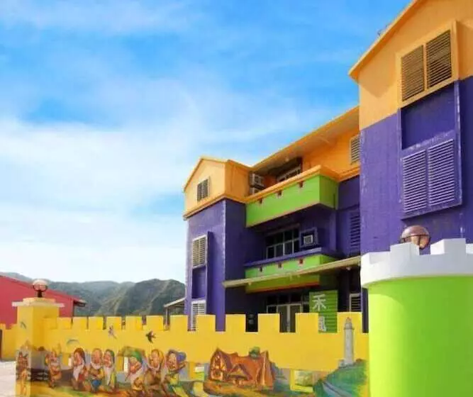 تختخواب و صبحانه Her Home Homestay