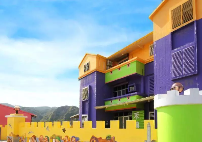 تختخواب و صبحانه Her Home Homestay